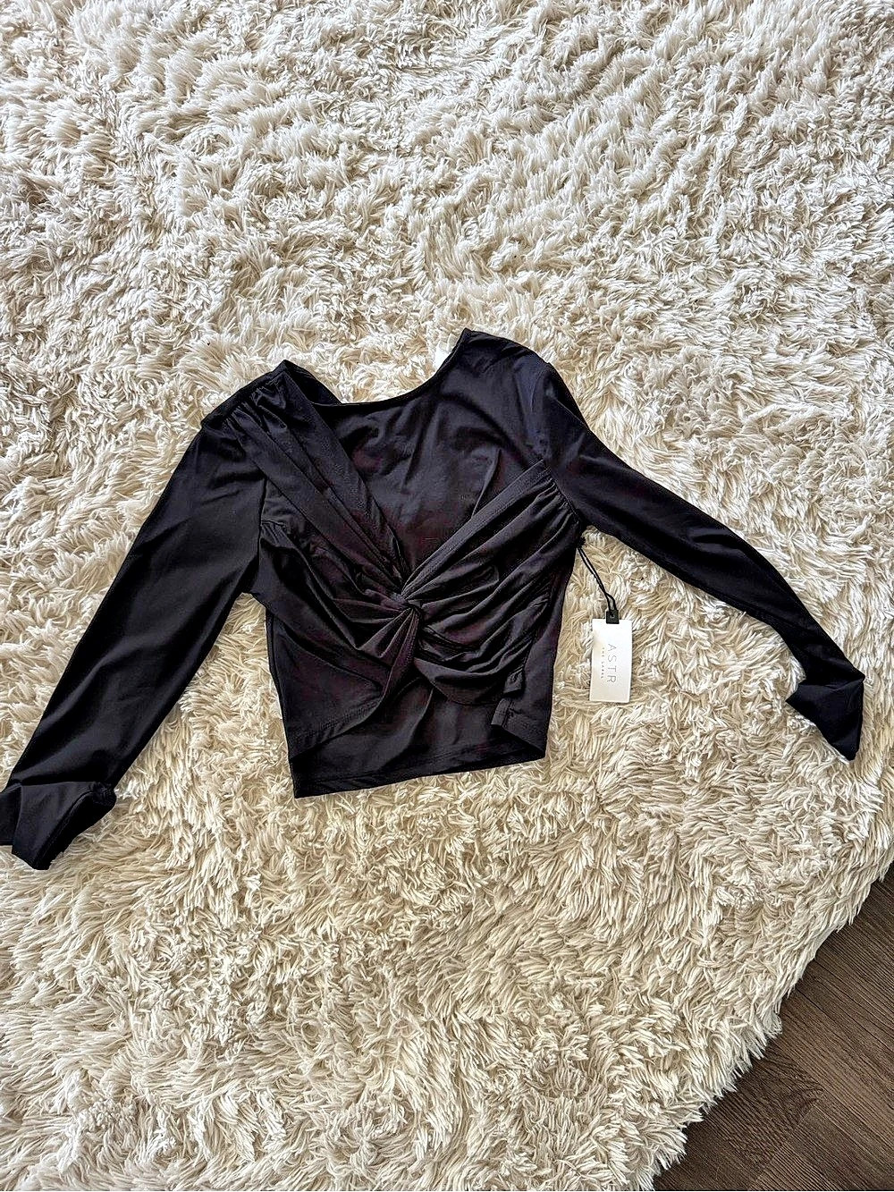 ASTR the Label ASTR long sleeve ruched top Ruched Long Sleeve Top in Black XS